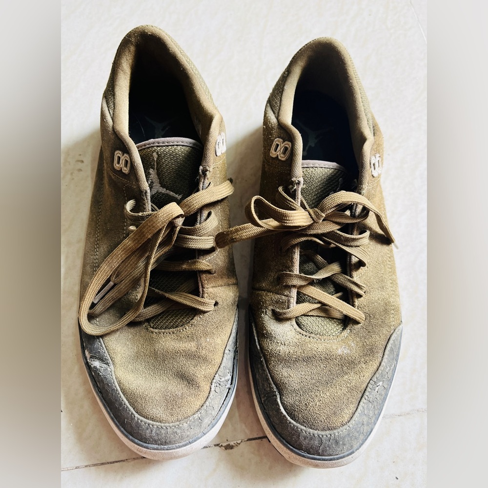 Original Jordan 8. Size UK 9 - Picture 2 of 15